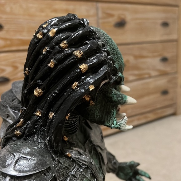 Predator 2 foot long custom made statue